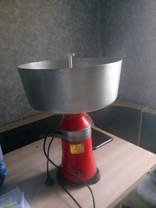 Продам електро сепаратор б/у у гарному стані