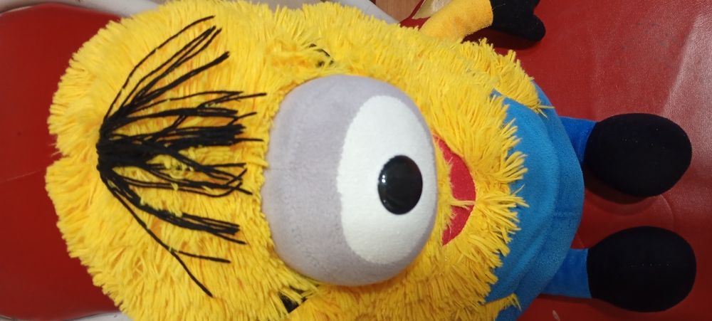 Іграшка велика яскрава