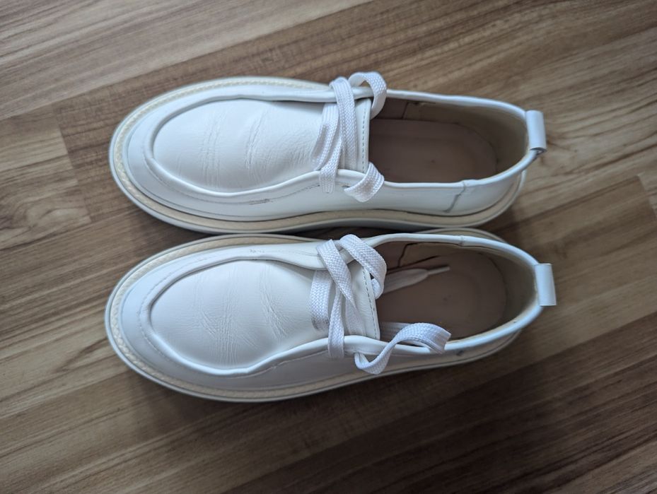 Кросівки шкіряні білі