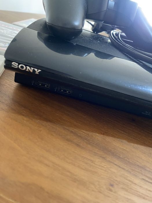 Consola Playsation 3 com nove jogos e desbloqueada