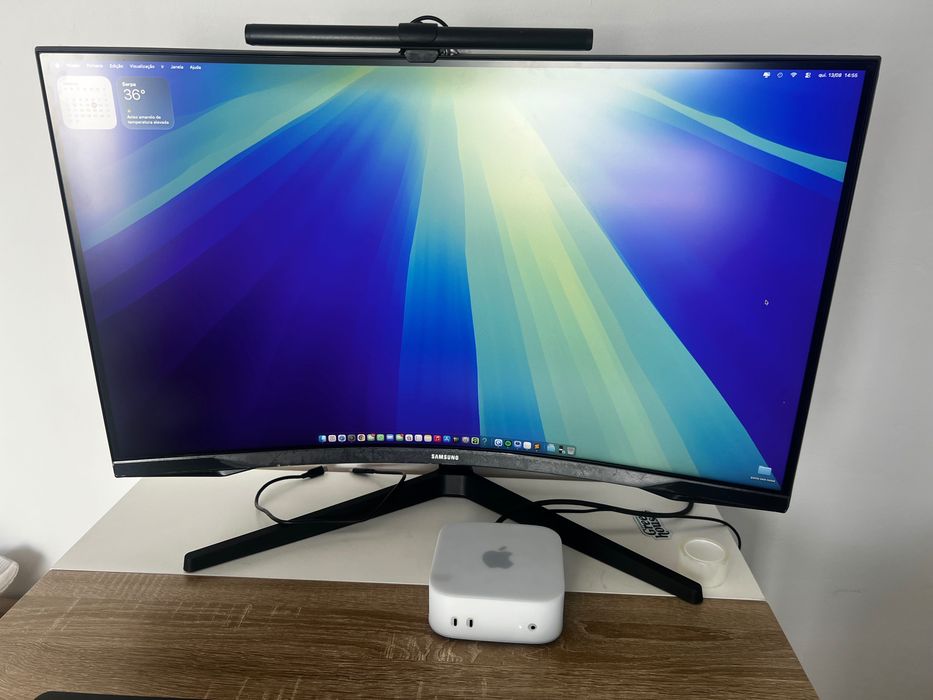 Mac Mini M4 com monitor