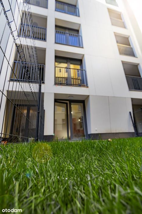 Kawalerka z dużym balkonem. Jasne, przestronne. Centrum