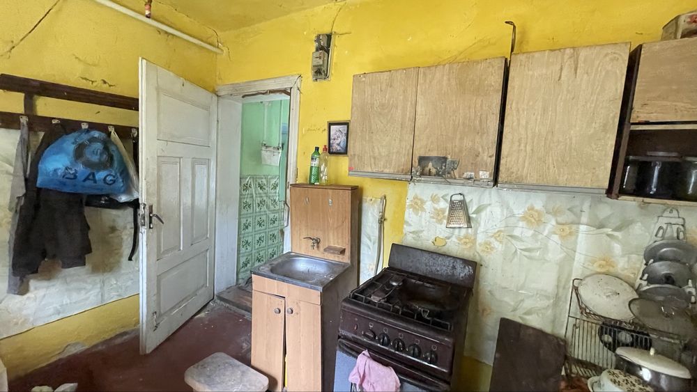 Продається хата в с.Солотвин з індивідуальним опаленням .