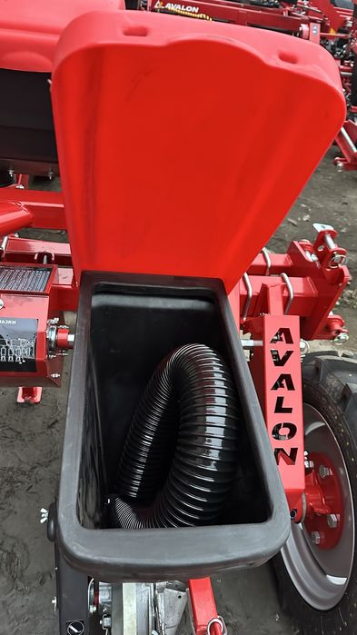 Сівалка універсальна просапна точного висіву УПС-8, УПС-6, УПС-4