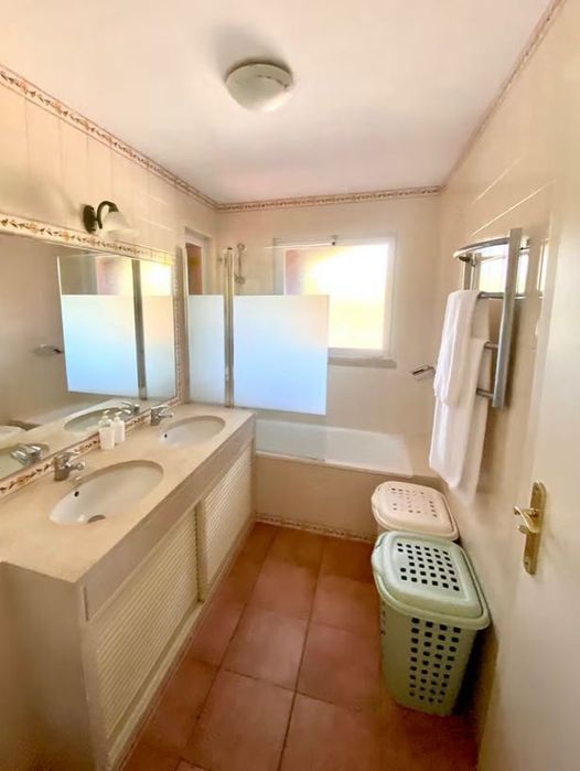 Vendo Apartamento na Herdade da Aroeira.