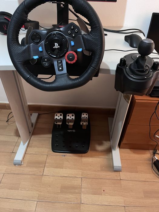 Volante Logitech G29 Driving Force + Pedais + Manete de Velocidades — PS4/PS3/PC