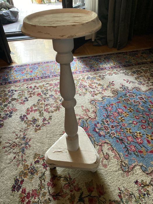 Kwietnik bialy drewniany