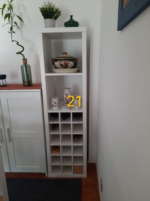 Prateleiras com garrafeira modelo ikeia