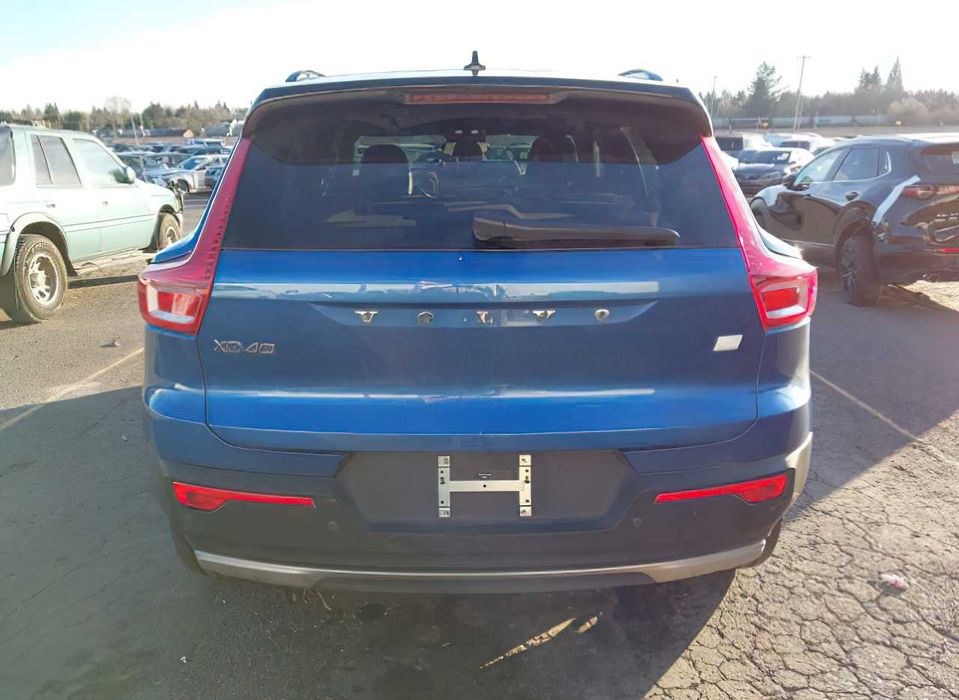 Volvo XC40 Recharge Pure Electric P8      2021