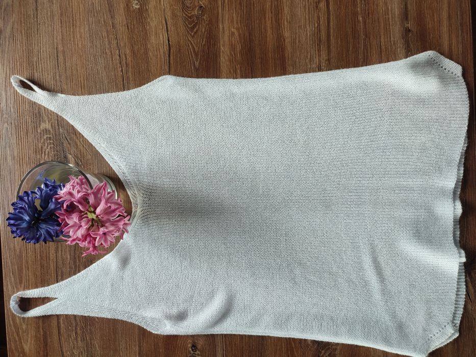 HIT NOWY Biały top ze srebrną nitką biust 38 cm
