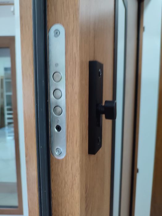 Drzwi wejściowe 80 i 90 lewe lub prawe 72mm ciepłe orzech