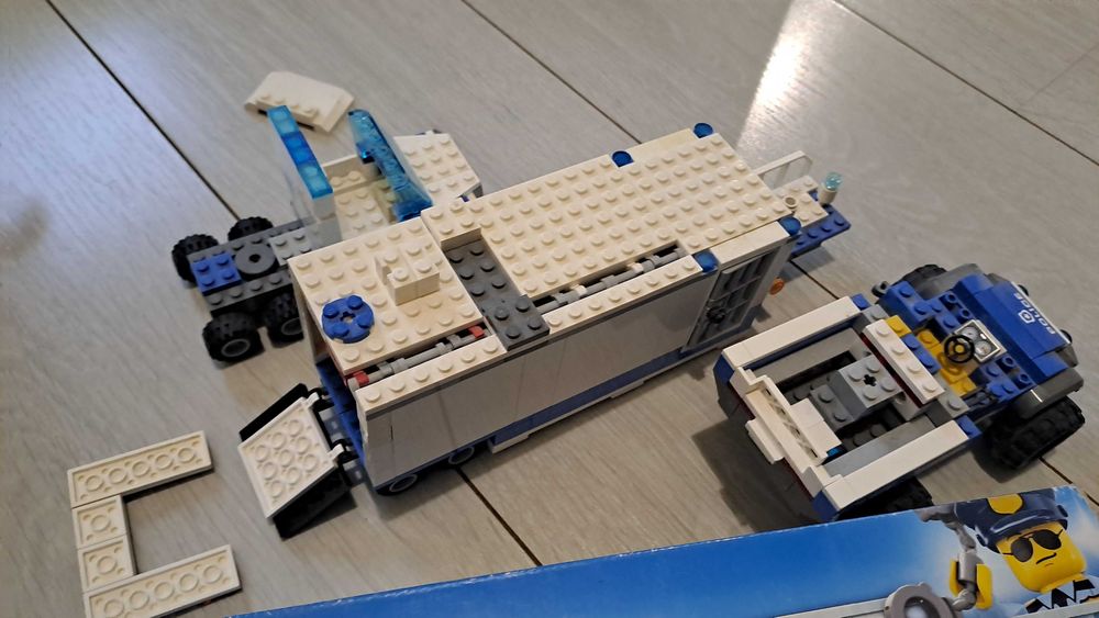Lego city komisariat  + wóz policyjny