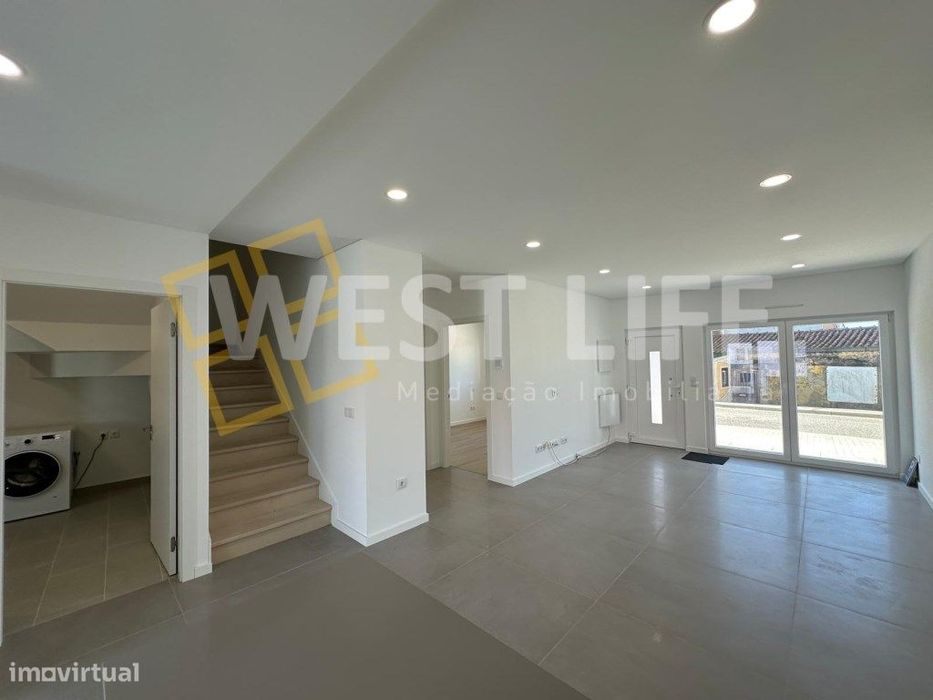 Moradia T3+1 com SUITE, Terraço, excelente iluminação natural e loc...