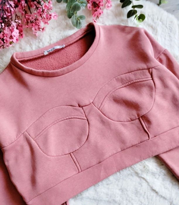 Krótka bluza oversize z gorsetowym przeszyciem