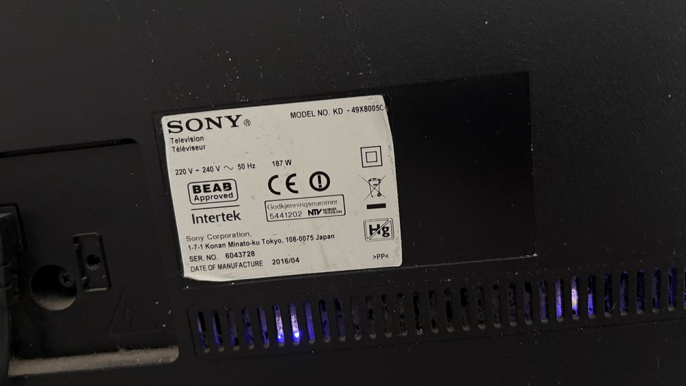 Sony 49” 4K – funcional com risco vertical no ecrã (ver fotos)