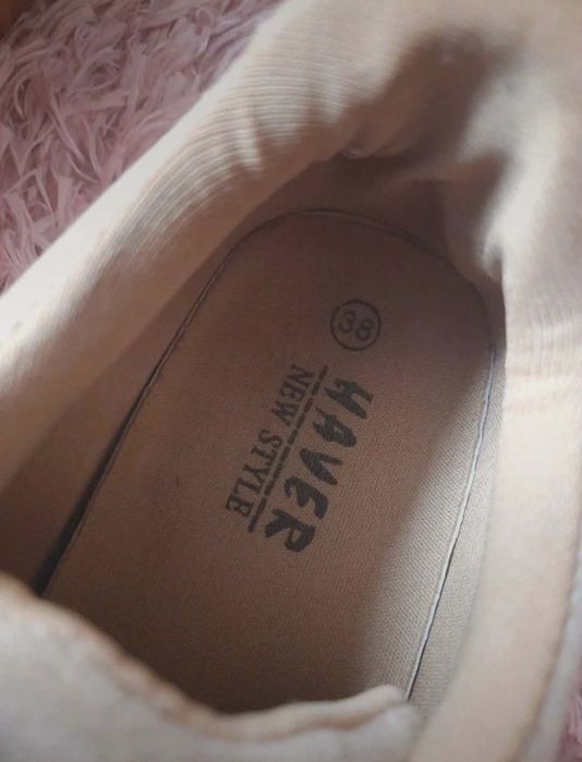 Buty sneakersy r. 38, jak nowe