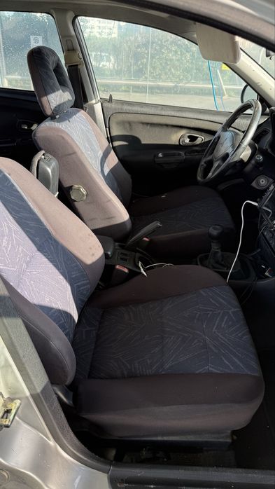 Mitsubishi carisma
