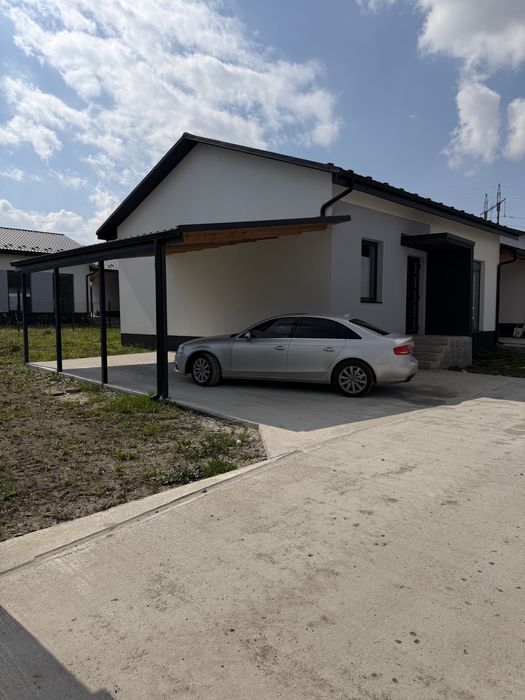 Продаж кутового котеджу з великою територією на масиві Київському!