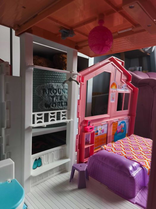 Trzypoziomowy domek Barbie
