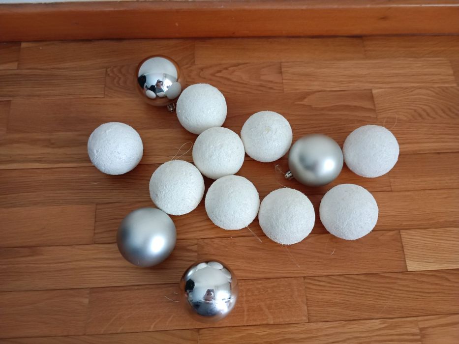 13 fitas e 13 bolas para enfeitar árvore de Natal natal