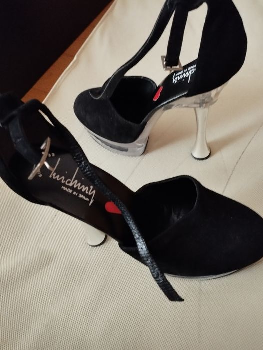Sapatos de senhora salto alto