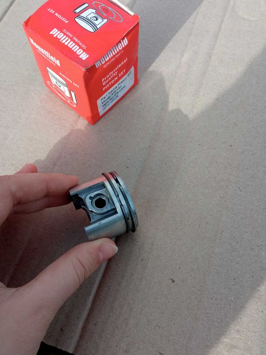 Запчастина поршень