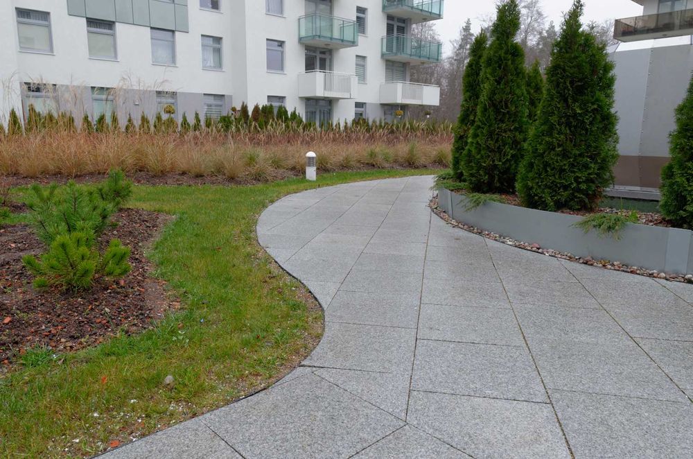 Granit - płytki, stopnice / Różne wykończenia i formaty. Taras, schody