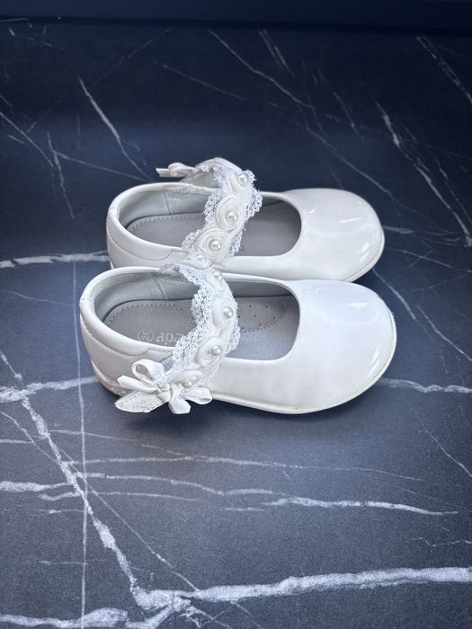 Buty w rozmoarze 25