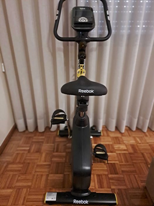 Bicicleta estática REEBOK - ONE GB40 - sem uso