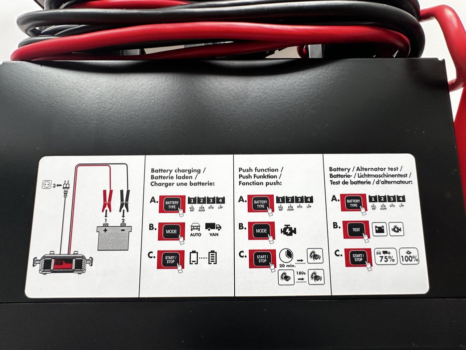Потужний зарядний пристрій Ultimate Speed ULG 17 B2  12V дисплей