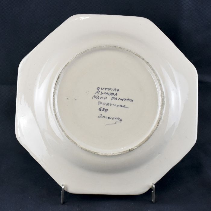 Prato oitavado em Faiança da Fábrica do Outeiro, Águeda, pintado à mão