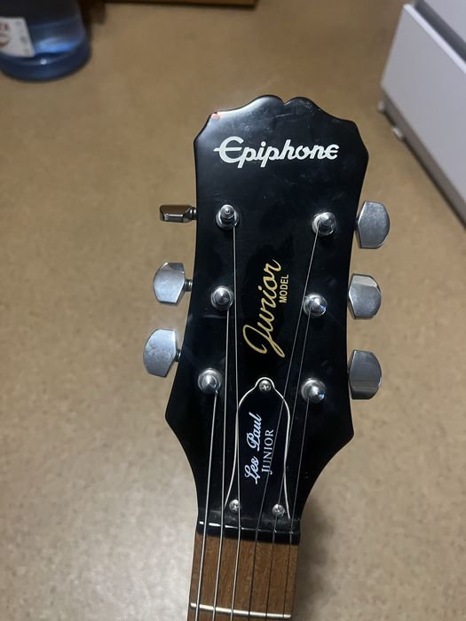Електрогітара Epiphone Les Paul Junior і комбопідсилювач