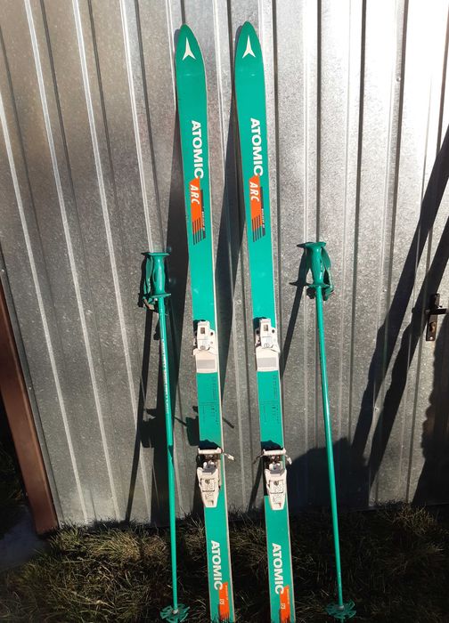 Narty zjazdowe Atomic ARC.