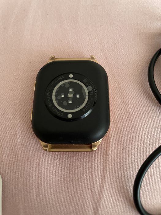 Zegarek smartwatch FW16 złoty+3 bransoletki