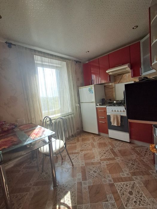 Продам 1 кім.чешку з меблями та побутовою технікою на Київській