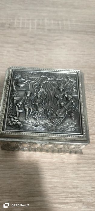 Шкатулка антикварна