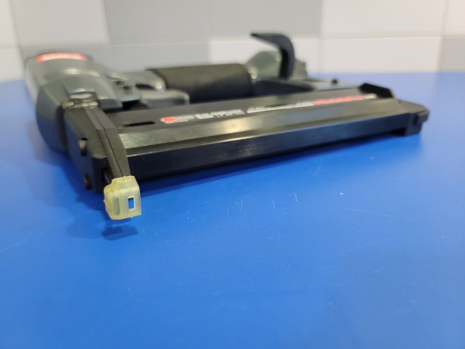 Гвоздезабиватель Штифпистолет Степлер Senco Finish Pro 18 15-50