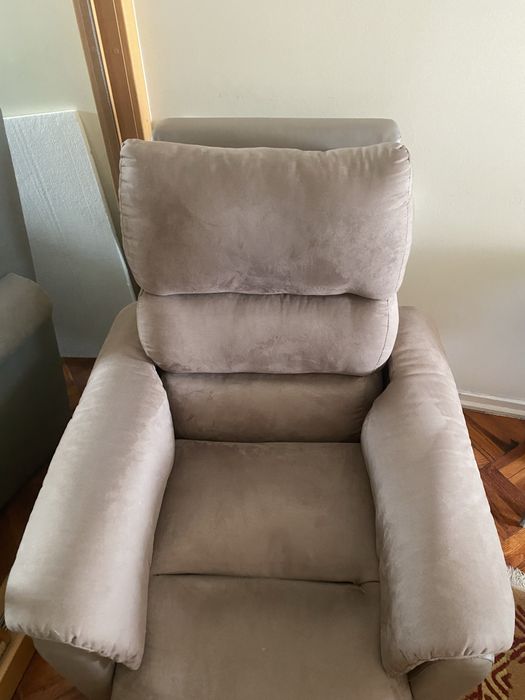 Cadeirao recicnavel c/ comando eletrico está Impecácel