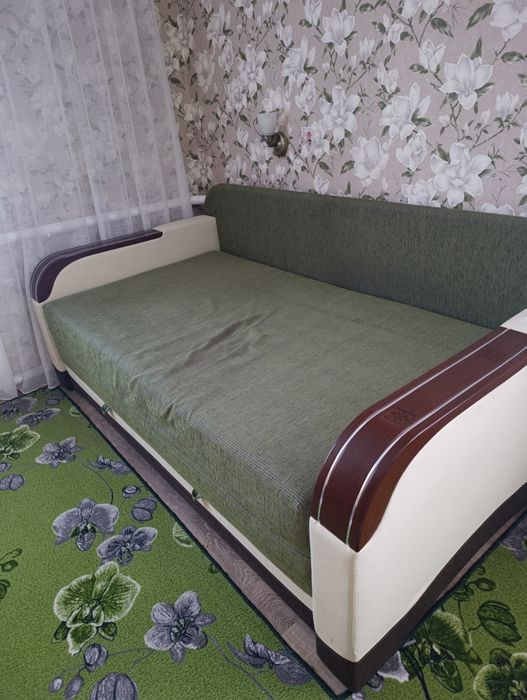 Продам диван розкладний.