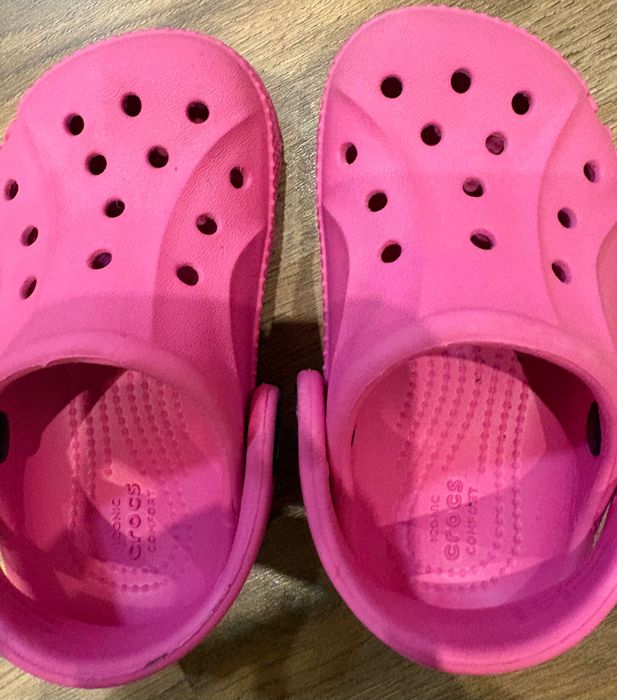 Crocs como novos