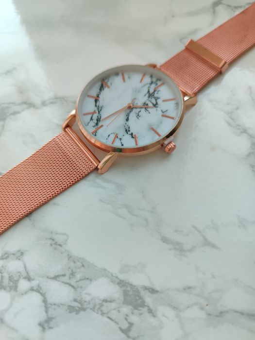 Nowy zegarek rose gold z marmurkiem.