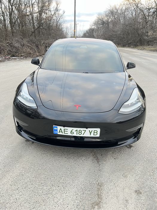 Продам Tesla 3 Standart Plus