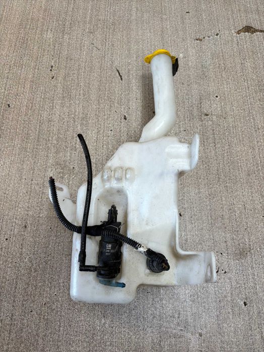 zbiorniczek spryskiwaczy mitsubishi outlander