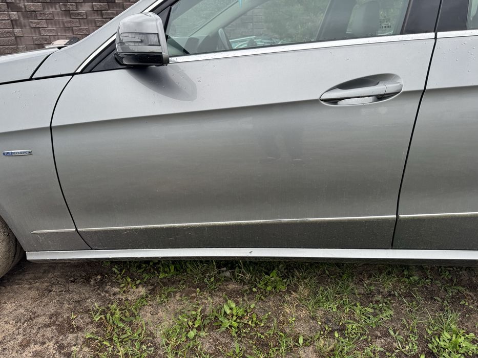 Двері w212 mercedes мерседес дверь 792 колір запчастини двери