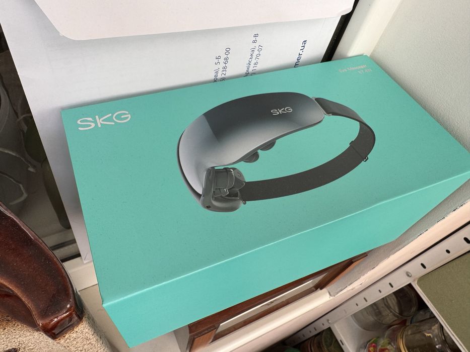 Масажні окуляри SKG E7 2-In-1Vibration Heated Eye Massager