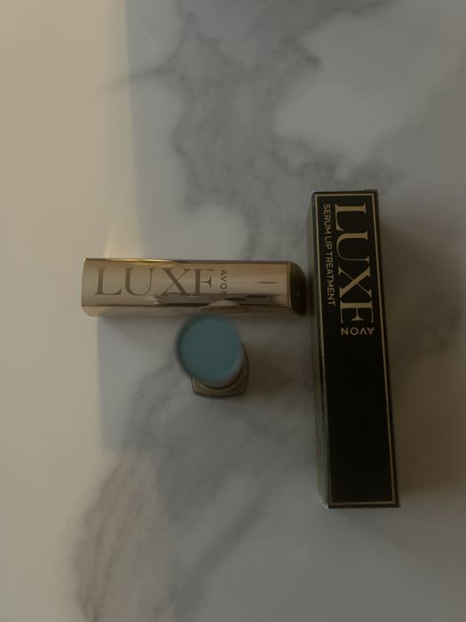 Serum do ust LUXE Avon