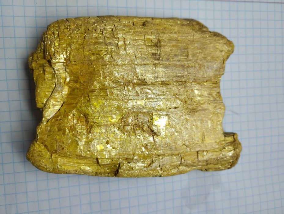 Аурипигмент крупный натуральный минерал для росписи икона золото