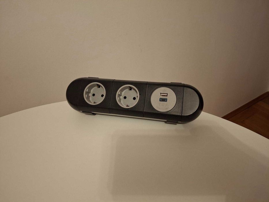 Listwa zasilająca nabiurkowa 240V Mediaport USB C