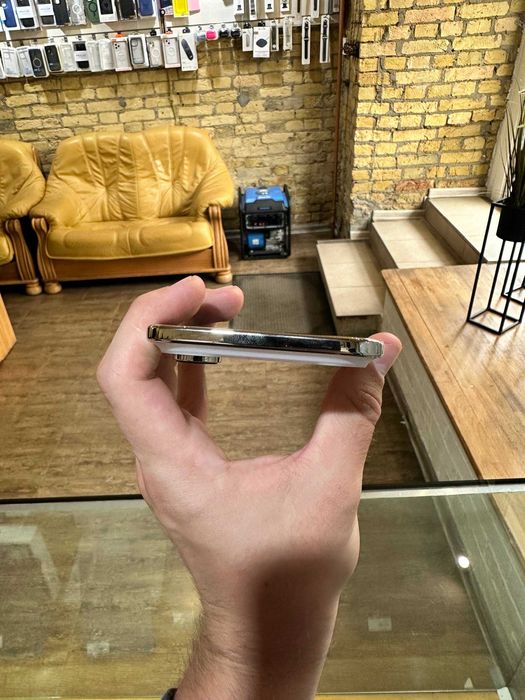 iPhone Air 256Gb Gold | Стан 4.8/5 | АКБ 100% (143 цикли) | 3 місяці гарантії | Магазин