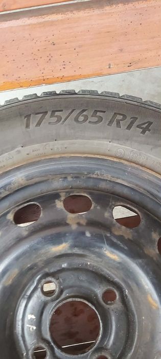 Koła stalowe 175/65r14 z oponami + kołpaki